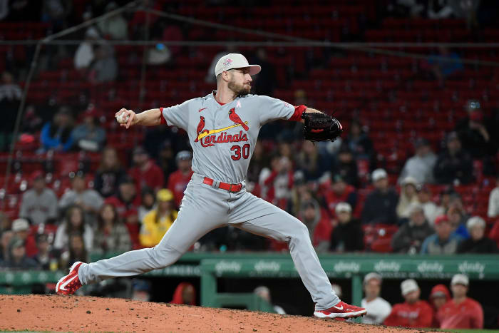 Chris Stratton throws a pitch